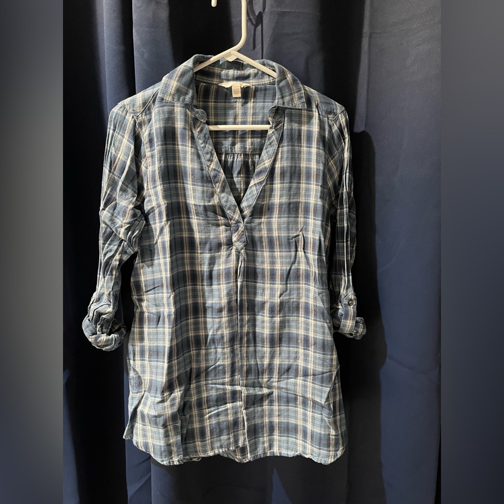 A Glow maternity shirt